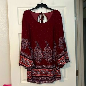 JUNIORS BELL SLEEVE OPEN BACK DRESS : SIZE MEDIUM